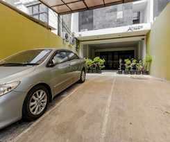 RedDoorz Plus @ Pasar Baru