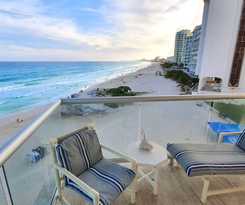 Paradise Beachfront and Nightlife Heart