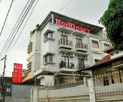 Reddoorz Near Telkom Corporate University