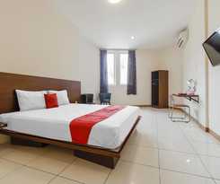 Hotel RedDoorz Plus @ Karebosi Area 2