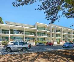 Hotel Breeze Beachfront Apartments
