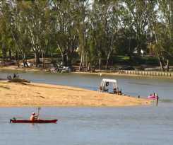 Hotel Elizas on the Murray
