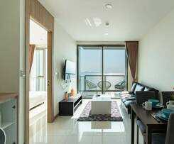 THE RIVIERA WONGAMAT BY PATTAYA HOLIDAY