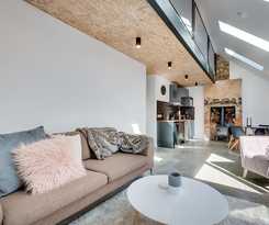 Hotel White Room Apartments