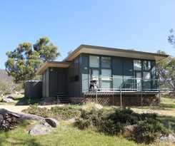 Hotel Ecocrackenback 15 'Sustainable chalet close to the slopes.'