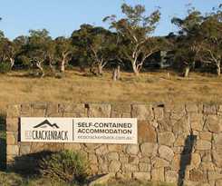 Hotel Ecocrackenback 16 'Sustainable chalet close to the slopes.'