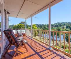 Hotel Balconies Lakeside