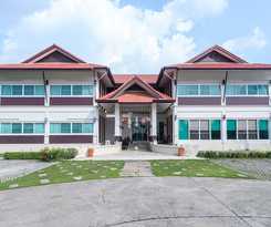 OYO 360 De Phunchai Hometel Lamphun