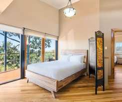 Hotel Bay Village Resort and Spa