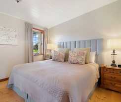 Hotel Stonewell Cottages and Vineyards