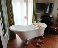 Rimrabeang Amphawa Cafe and Suite