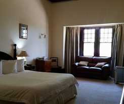 Hotel Petersons Armidale Winery and Guesthouse