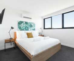 Spacious Urban Oasis In Central Location