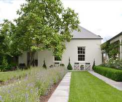 Hotel Camellia Cottage Bed and Breakfast