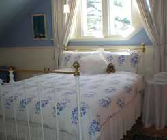 Water Bay Villa Bed and Breakfast