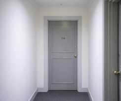 3 Bedrooms 2 Car Parks Carlton Garden Opposite