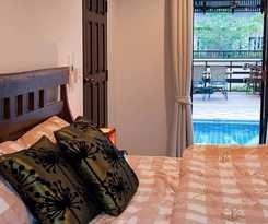 Hotel 4 Bedroom Private Bali Style Villa Hh1