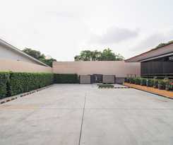 Hotel Sriracha Biz Residence