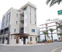 Hotel Happiness Is Coming - Sunwater