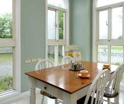 Hotel Dancing Butterfly Slide Family Inn