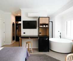 Hotel Chimes Spa Retreat