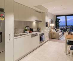 Hamptons Retreat On Level 77 Skytower