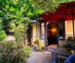 Hotel Como Cottages Bed and Breakfast