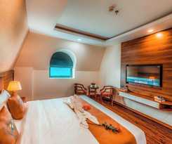 Hotel Night Sea