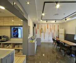 Hotel S