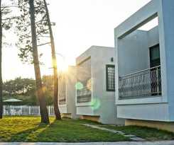 Pensión Sea and Pine