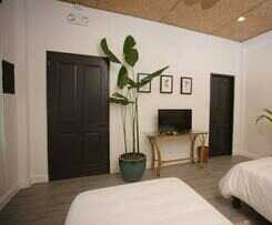 Hotel The Colonial