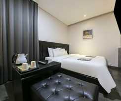 Hotel The City