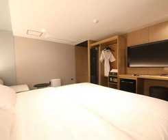 Hotel Busan Sasang The Van