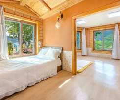 Pensión Tongyoung Blue House Spa