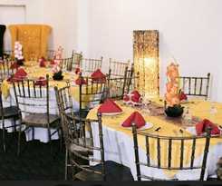 Hotel RedDoorz Premium at THE GRAND PENINSULA SUITES