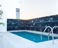 Hotel Arkana 9 Suites Group Amber - Capital O