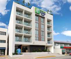Holiday Inn Express and Suites Playa Del Carmen