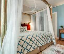 Luxa Charmhouse Hotel