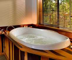 Hotel Sharlynn by the River