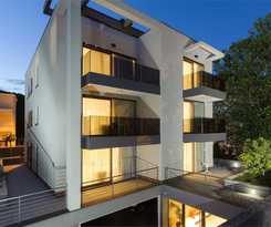 Residence by Vestibul Palace