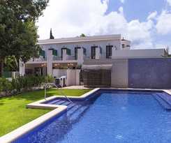 Ad Hoc Vitae Retreats and Health - Adults Only