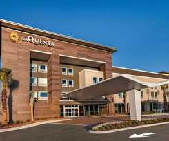  La Quinta Inn & Suites by Wyndham Orlando IDrive Theme Parks 