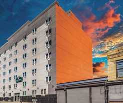 La Quinta Inn and Suites By Wyndham Brooklyn Central