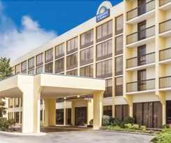 Hotel Days Inn and Suites by Wyndham SE Columbia Ft Jackson