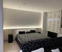 Apartamentos Black and White Suitte 