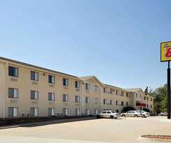 Super 8 By Wyndham Lincoln North