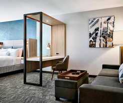 Hotel SpringHill Suites by Marriott New York Queens