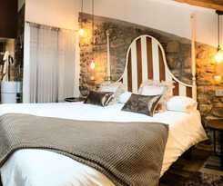 Hotel Rural La Casona de Al&uacute;tiz and Bodega