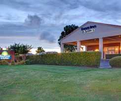 Days Inn and Suites by Wyndham Collierville Germantown Area