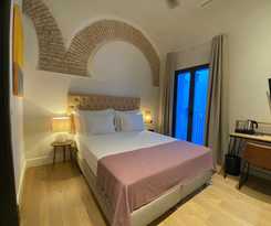 Casa Alhaja by Shiadu